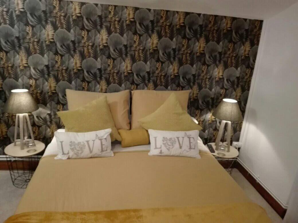 L'Esquilon Chambre D'Hote Bed & Breakfast Thiat Bagian luar foto