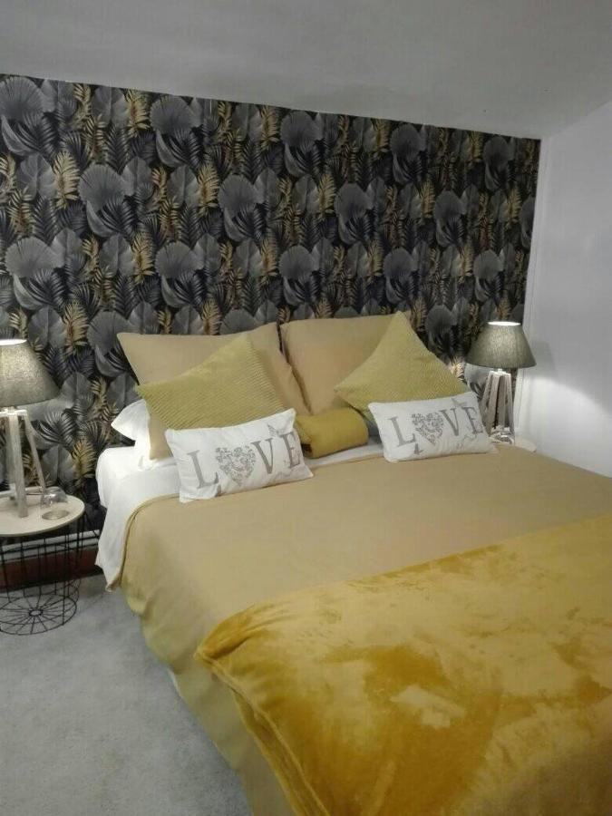 L'Esquilon Chambre D'Hote Bed & Breakfast Thiat Bagian luar foto