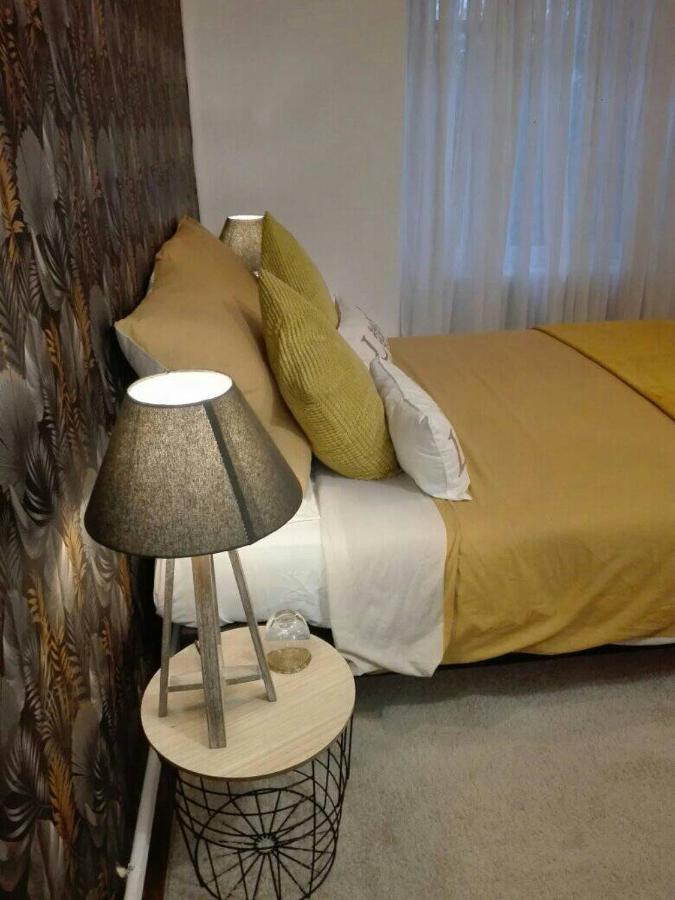 L'Esquilon Chambre D'Hote Bed & Breakfast Thiat Bagian luar foto