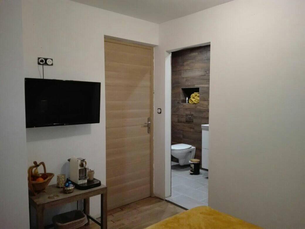 L'Esquilon Chambre D'Hote Bed & Breakfast Thiat Bagian luar foto